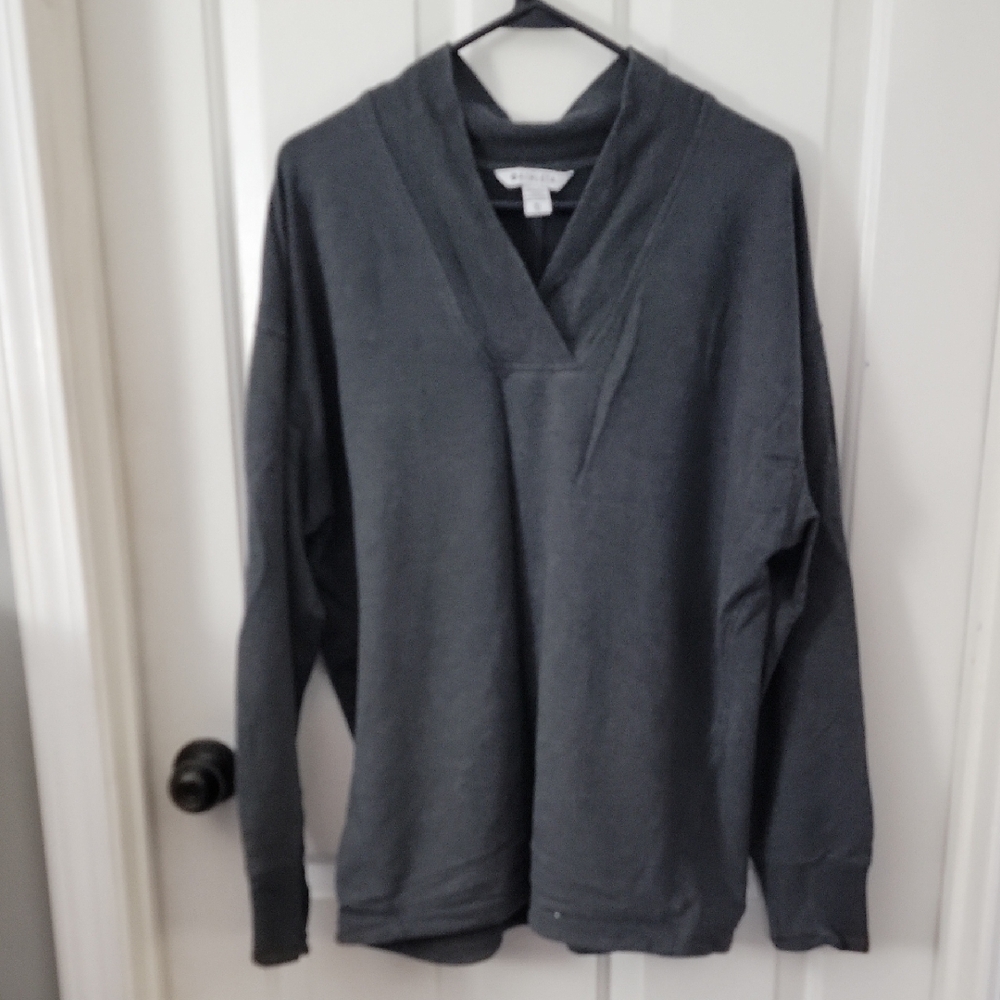Athleta Women's Gray V-Neck Top